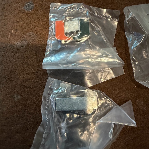 University of Miami UM set of 4 magnetic lapel or tie pins. - Picture 2 of 2